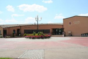Place devant le Centre Socioculturel Aragon à Hagondange
